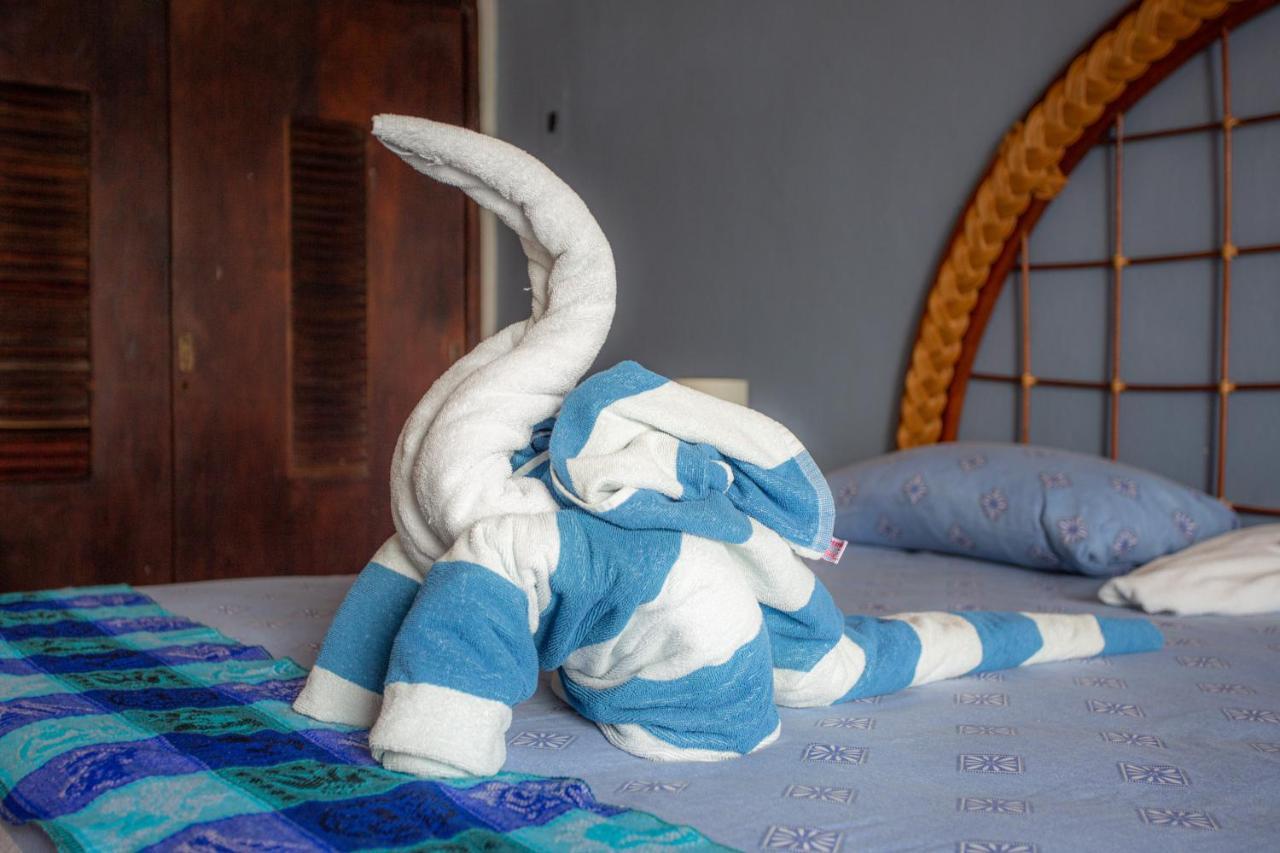 Casa Sol Y Luna Bacalar Bed & Breakfast ภายนอก รูปภาพ