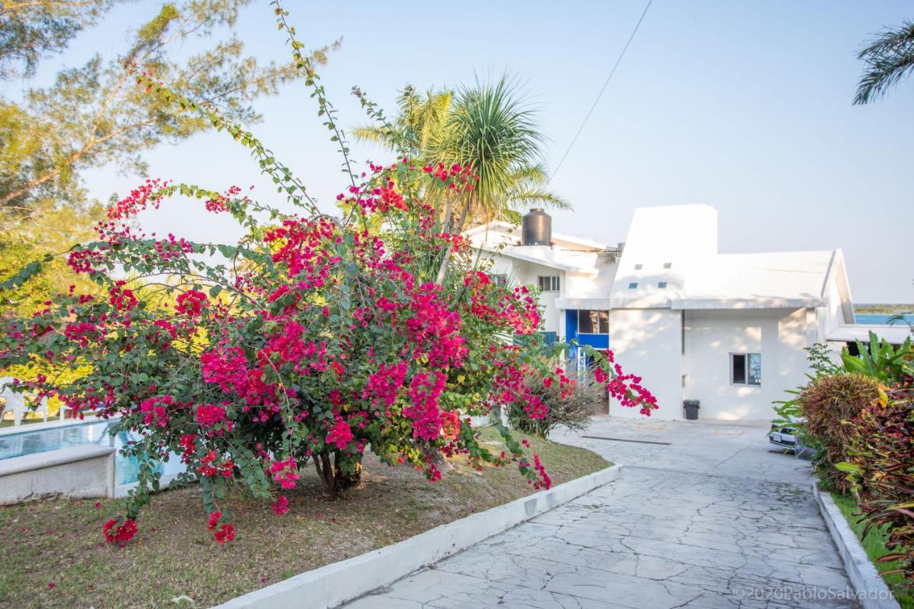 Casa Sol Y Luna Bacalar Bed & Breakfast ภายนอก รูปภาพ